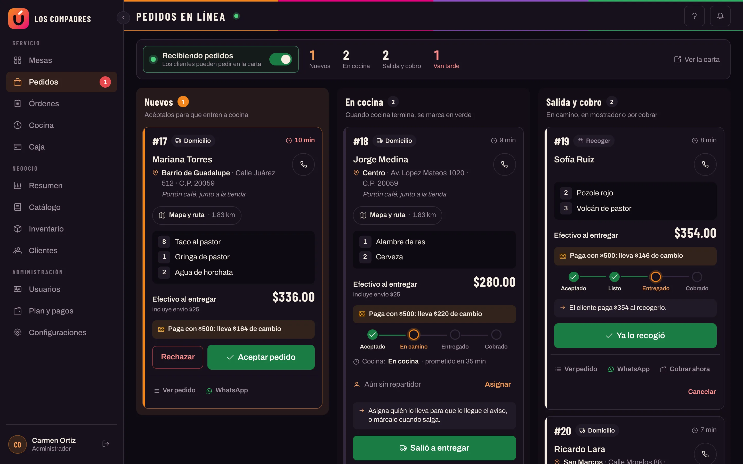 Tablero de pedidos en línea con pedidos nuevos, en cocina y en camino